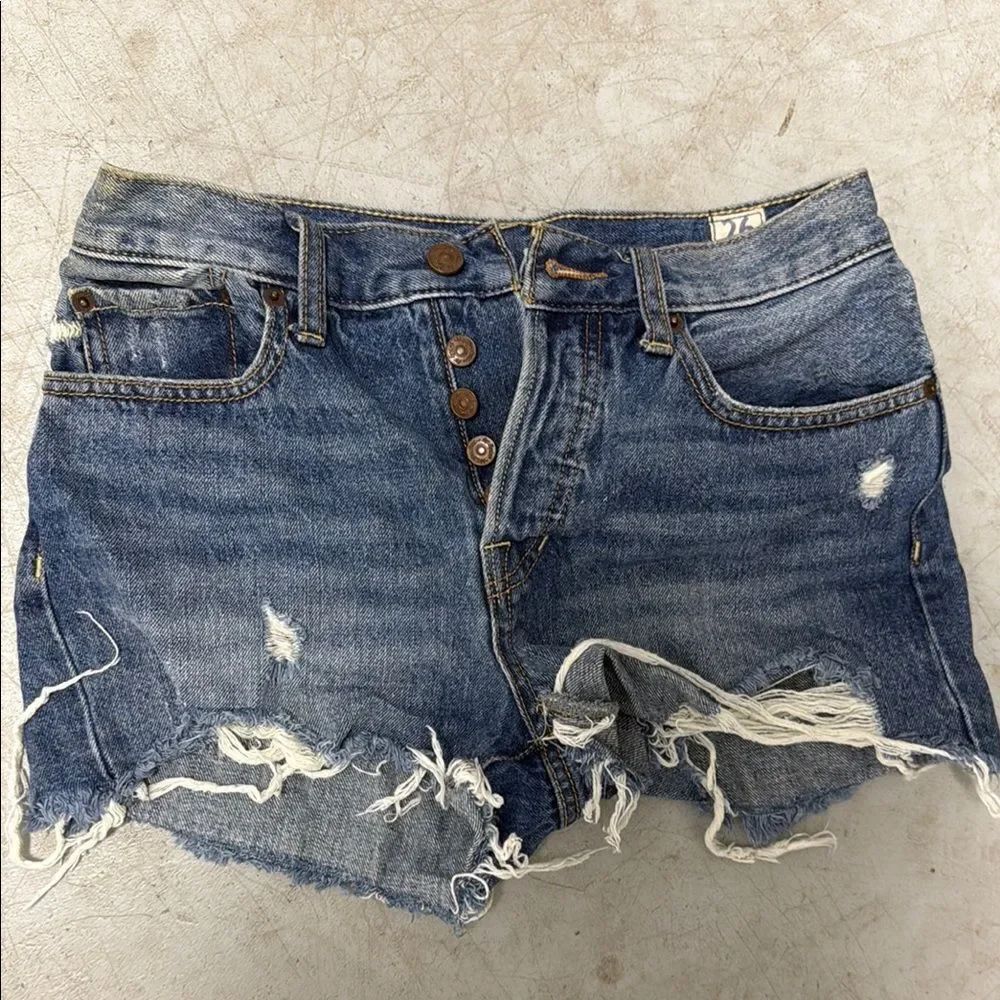 Denim Distressed Women Jean Shorts Size 26 FREE PEOPLE - Distressed Worn Once